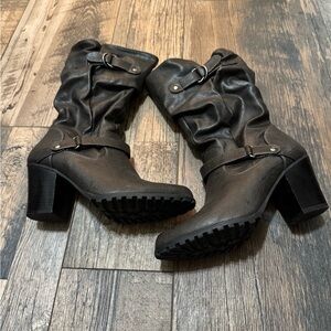 Avalanche gray boots